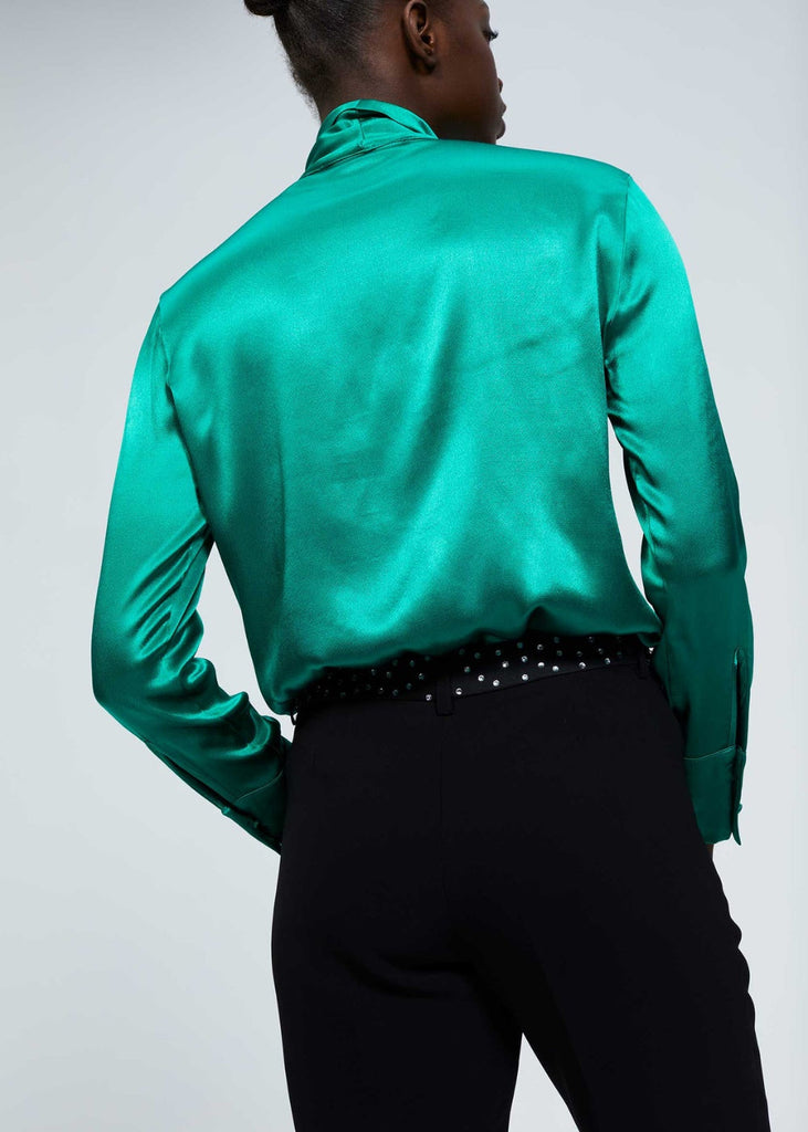 Blouse satinée à col lavallière
