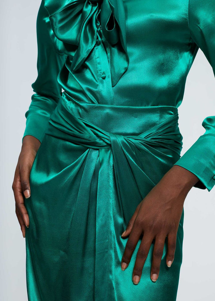 Blouse satinée à col lavallière