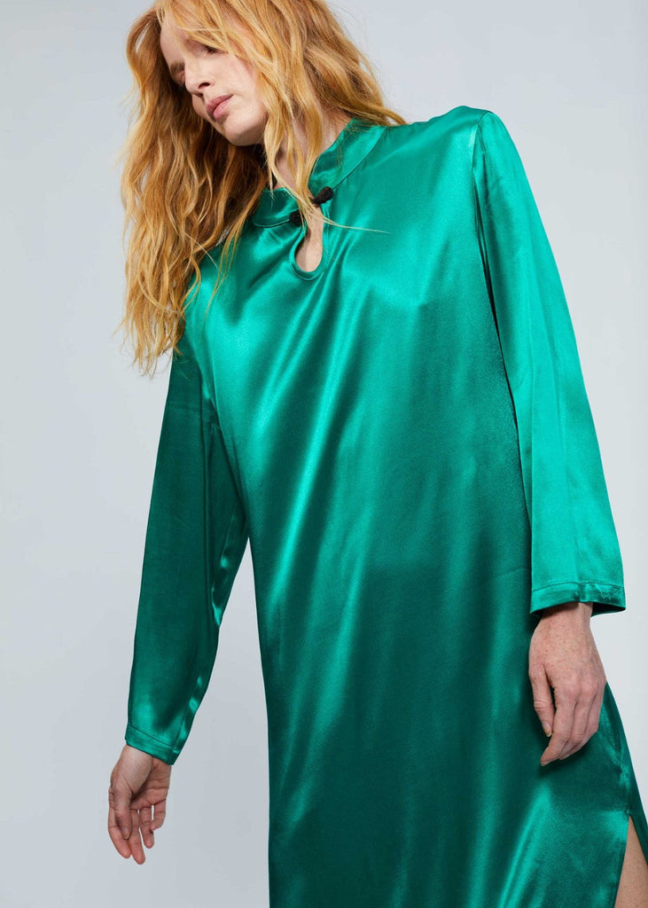 Robe mi-longue satinée