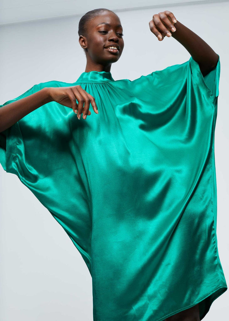 Robe courte satinée