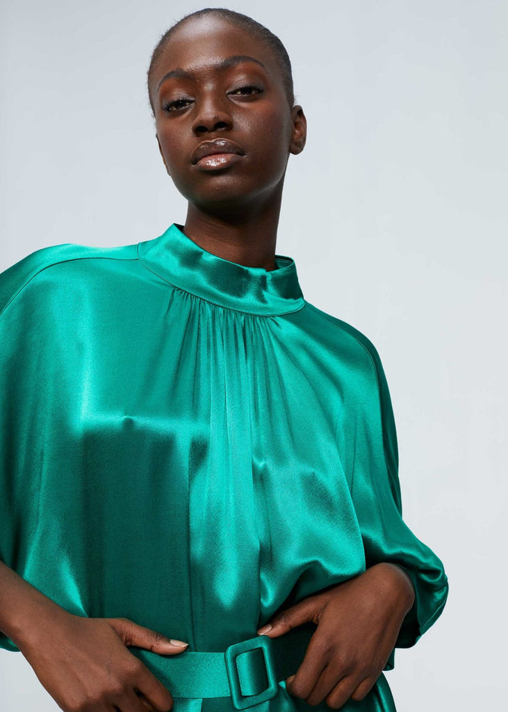 Robe courte satinée