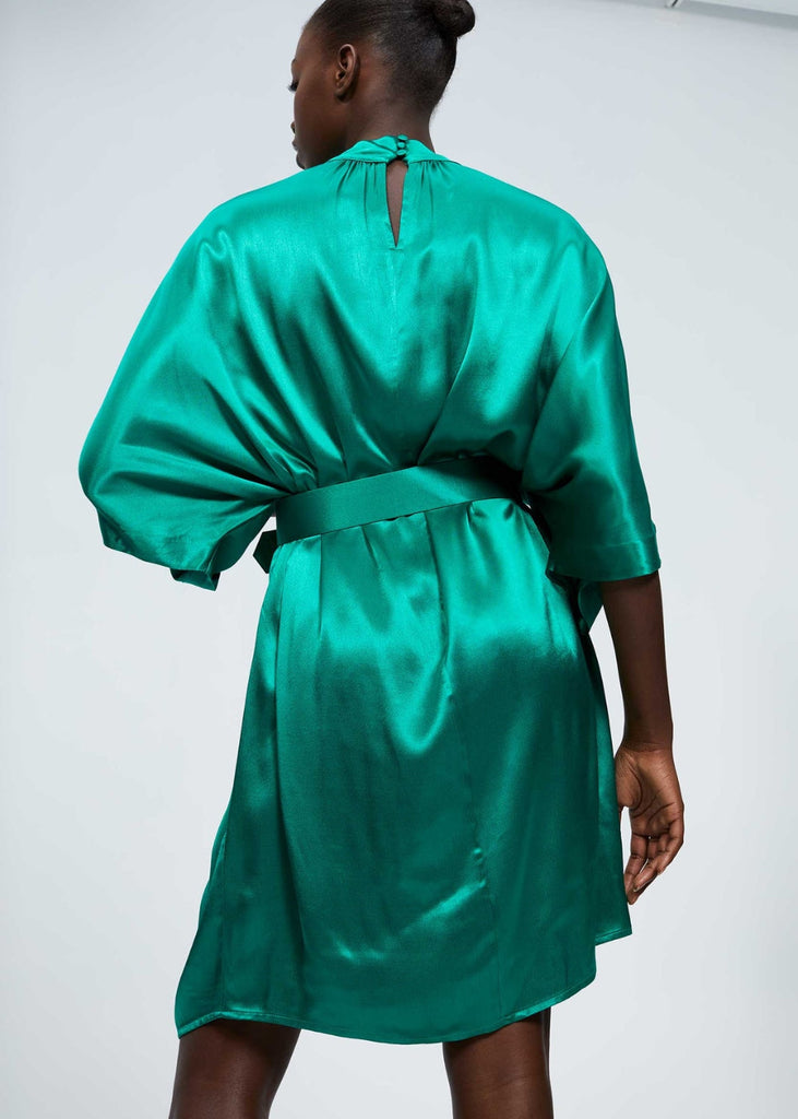 Robe courte satinée
