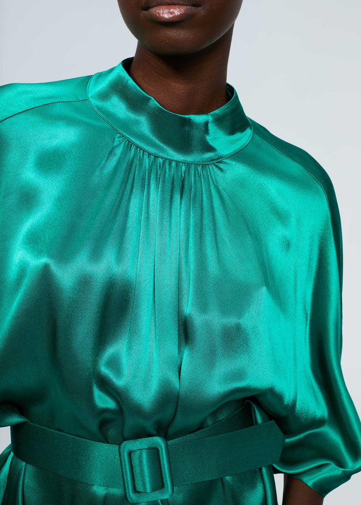 Robe courte satinée