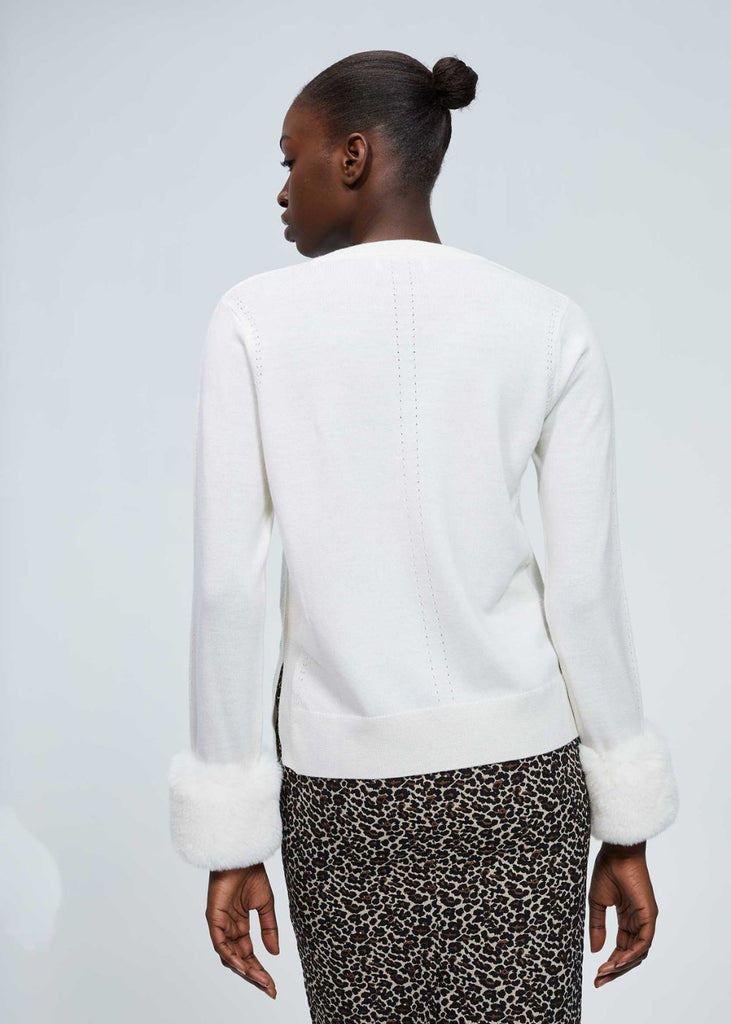 Pull en laine à fourrure aux poignets blanc casse