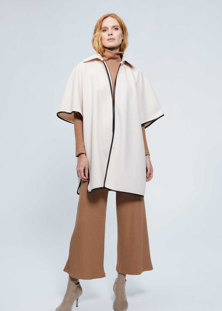 Manteau cape en maille