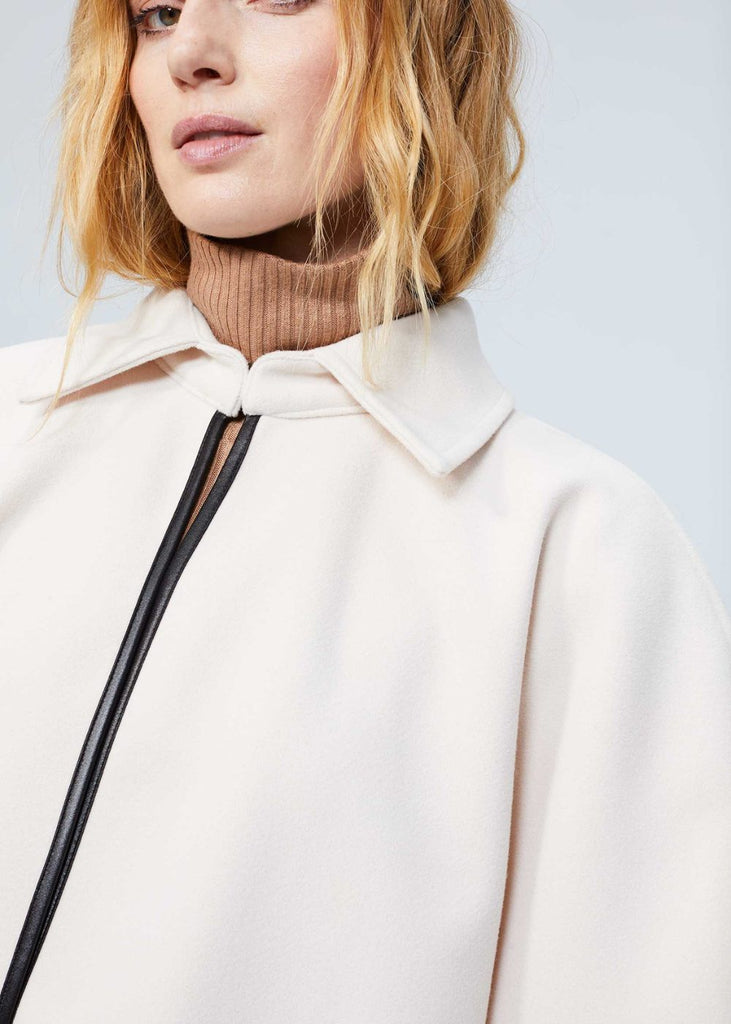 Manteau cape en maille